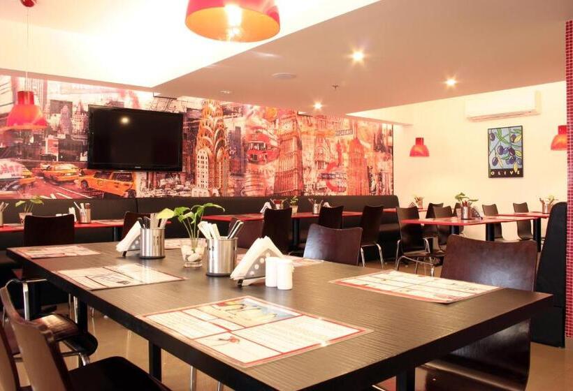 Red Fox By Lemon Tree Hotels, Jaipur