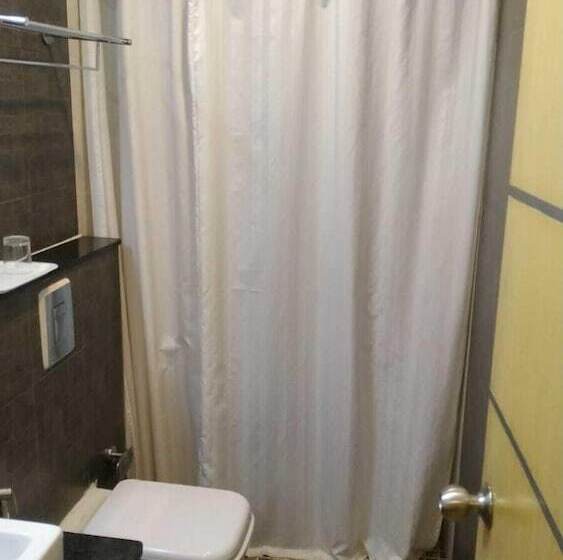 Отель Sandesh Kingston