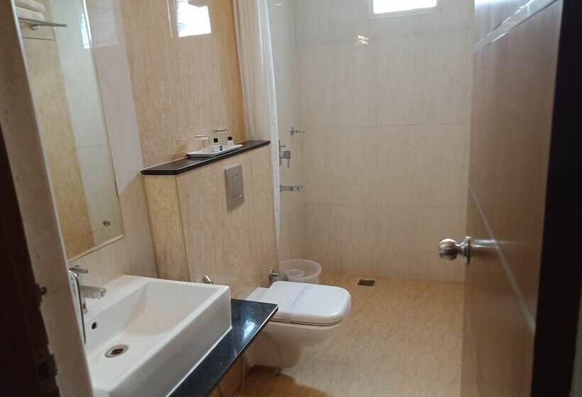 Отель Sandesh Kingston