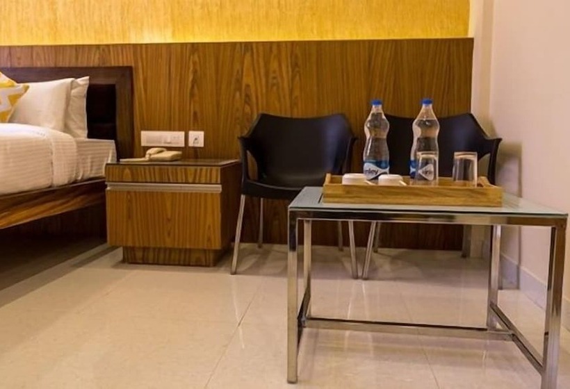 Отель Sandesh Kingston