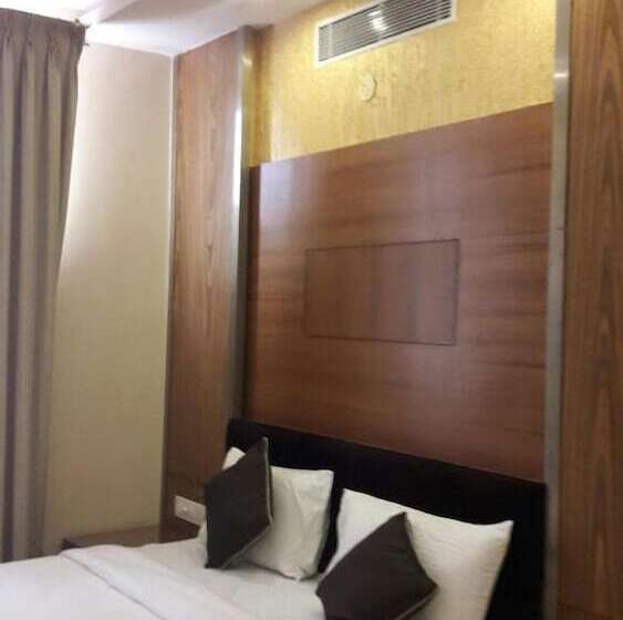 Отель Sandesh Kingston