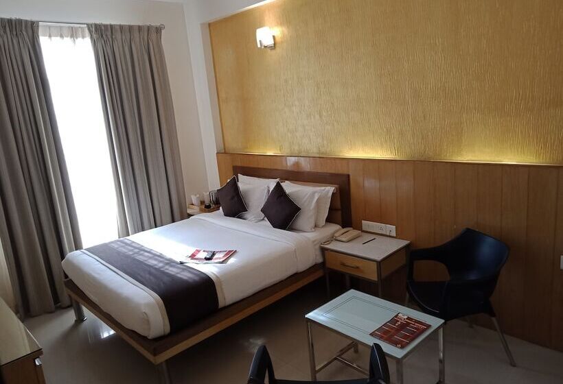 Отель Sandesh Kingston