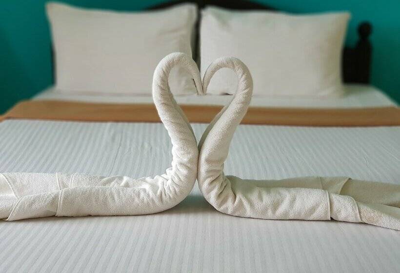 هتل Serenity By The Sea Beach Resort