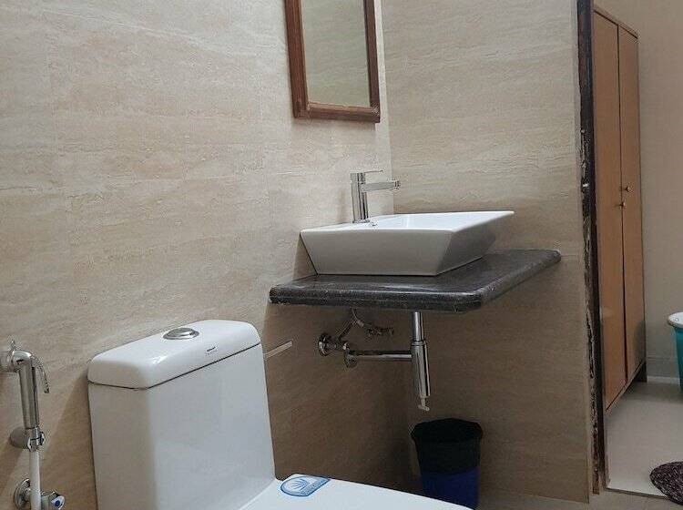 هتل Serenity By The Sea Beach Resort