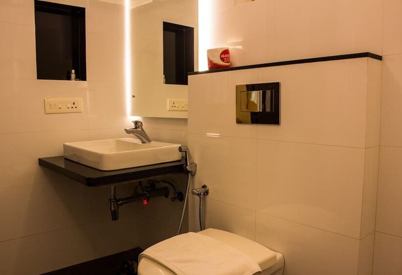 בית מלון כפרי Shikara Beach Resort