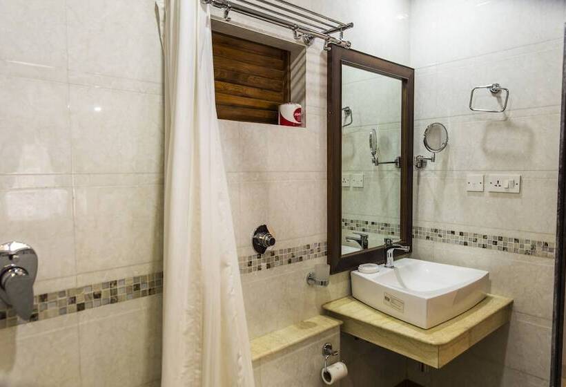 בית מלון כפרי Shikara Beach Resort