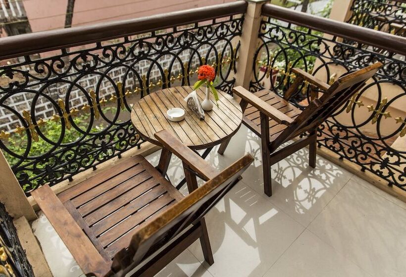 בית מלון כפרי Shikara Beach Resort