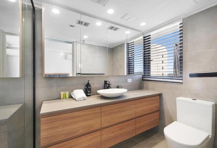 هتل Surfers Aquarius On The Beach