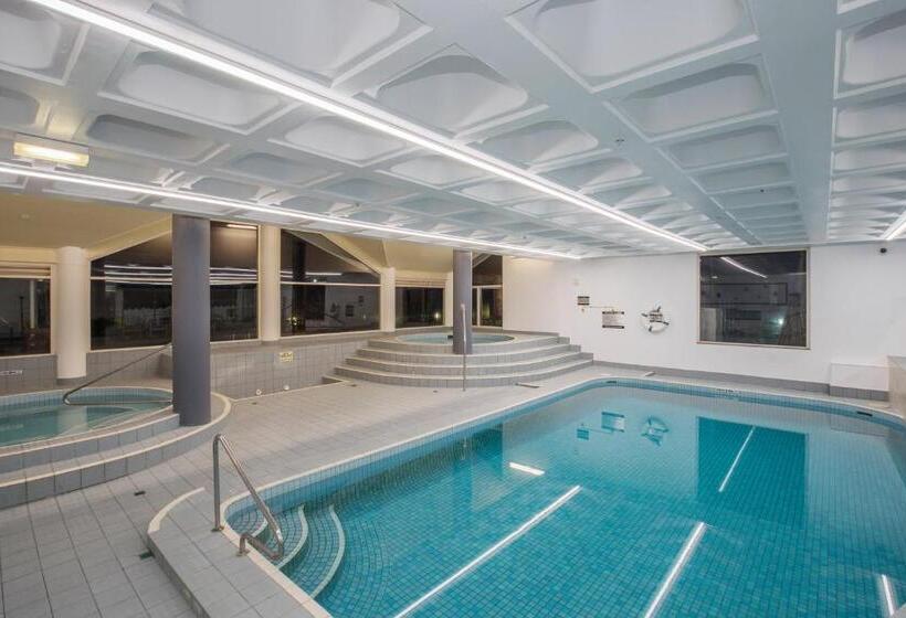 Отель Surfers Aquarius On The Beach