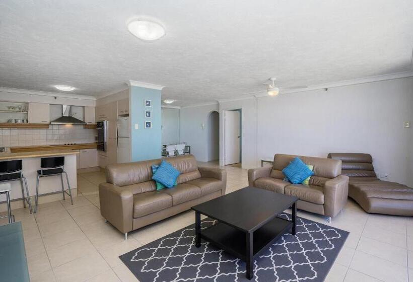 Отель Surfers Aquarius On The Beach