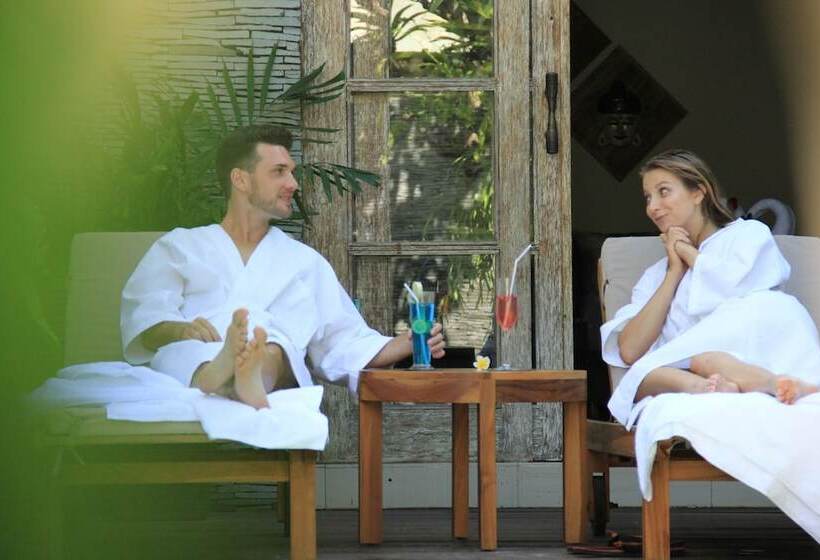 هتل The Wolas Villa & Spa
