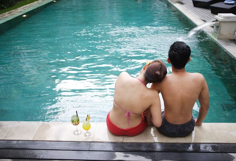 هتل Umalas Creek Villas