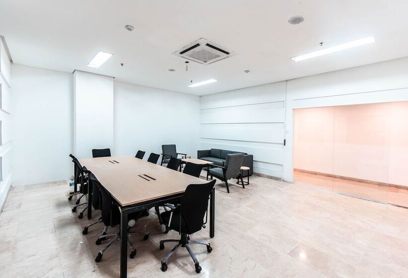 Townhouse 1 Hotel Salemba