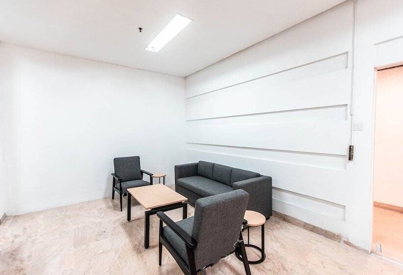 Townhouse 1 Hotel Salemba