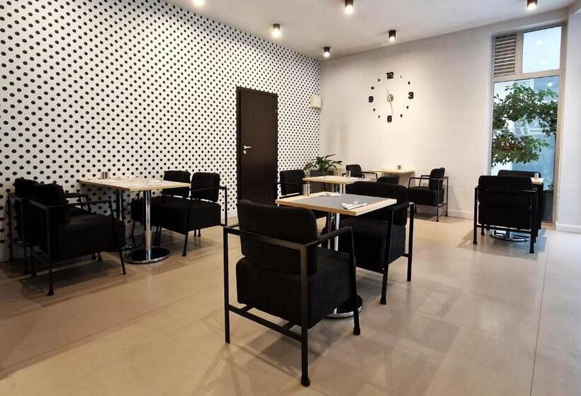 Platinum Apartments Apart