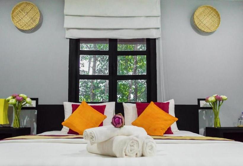 리조트 Port Hedonia