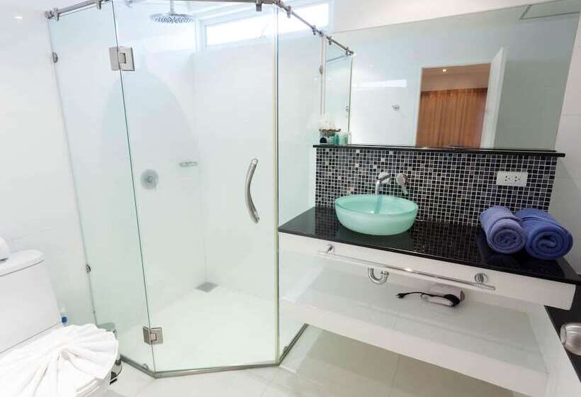 Sunset Plaza By Resava