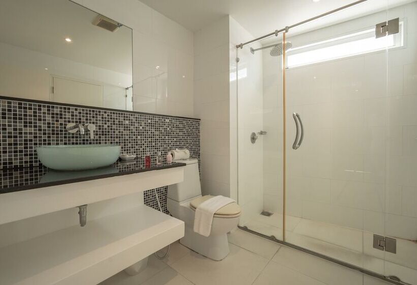 Sunset Plaza By Resava