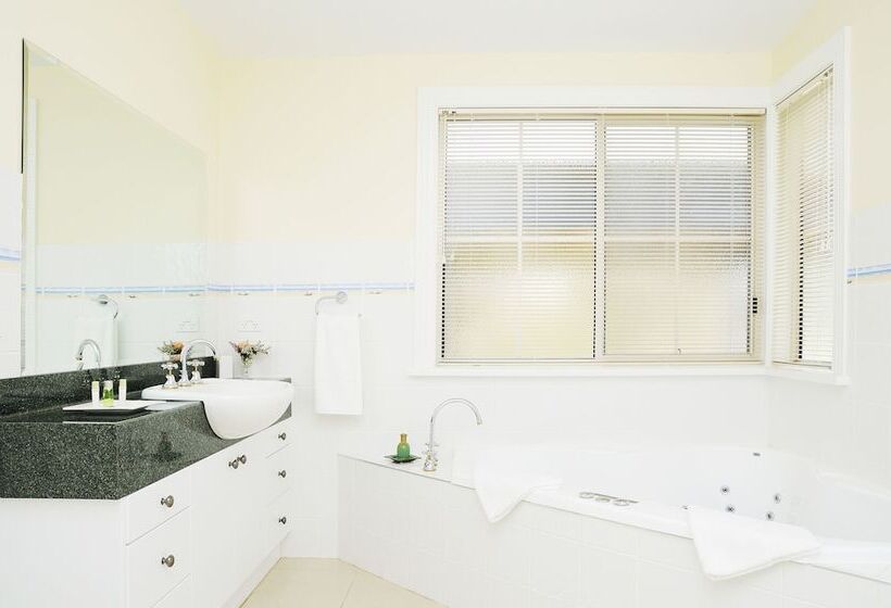 Waverley House Cottages