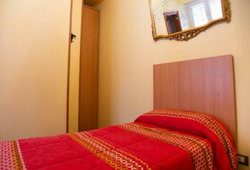 تختخواب و صبحانه Camaga