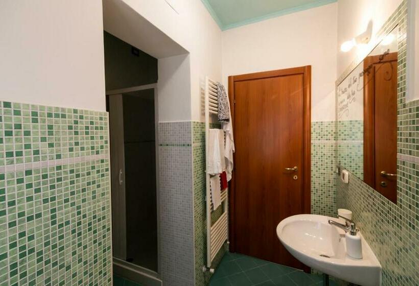 تختخواب و صبحانه Camaga