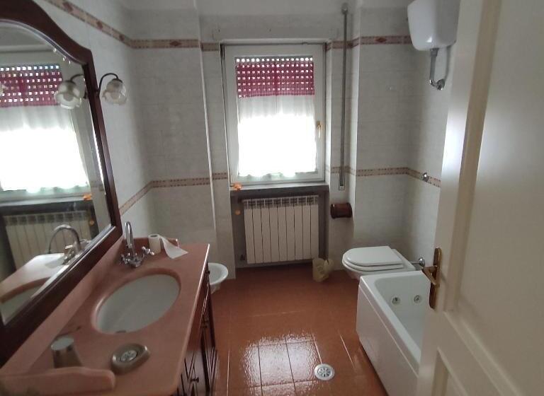 تختخواب و صبحانه Camaga