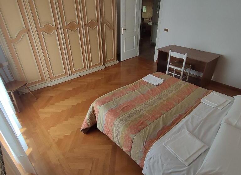 تختخواب و صبحانه Camaga