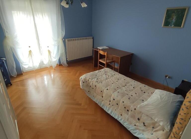 تختخواب و صبحانه Camaga