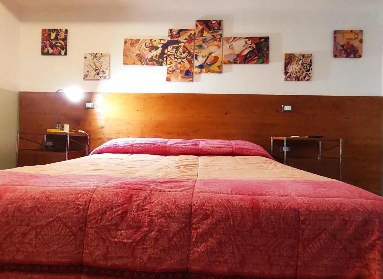 تختخواب و صبحانه Camaga