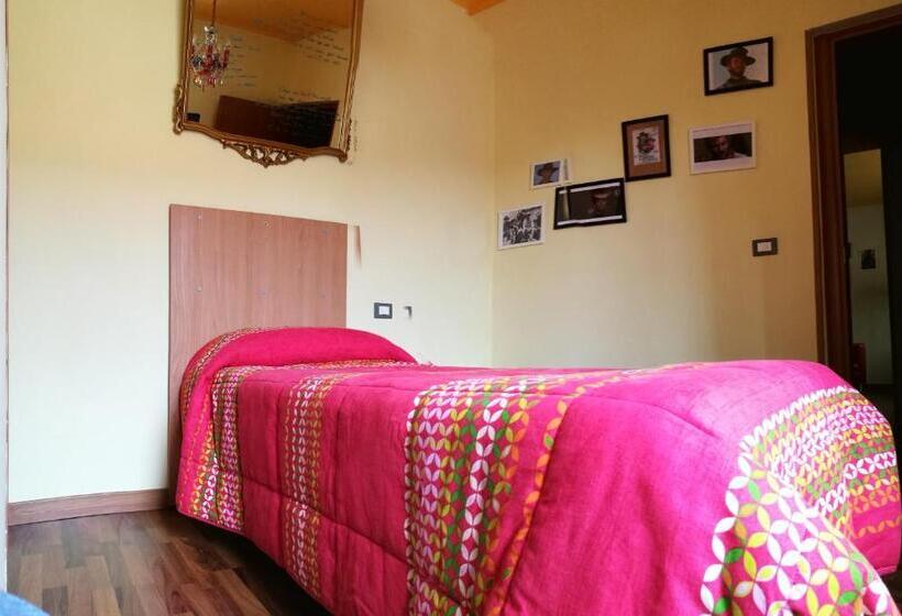 تختخواب و صبحانه Camaga