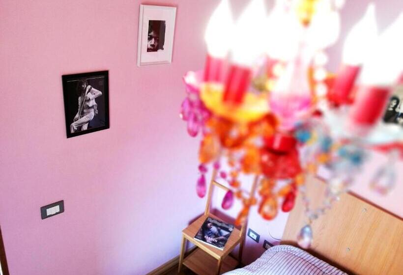 تختخواب و صبحانه Camaga