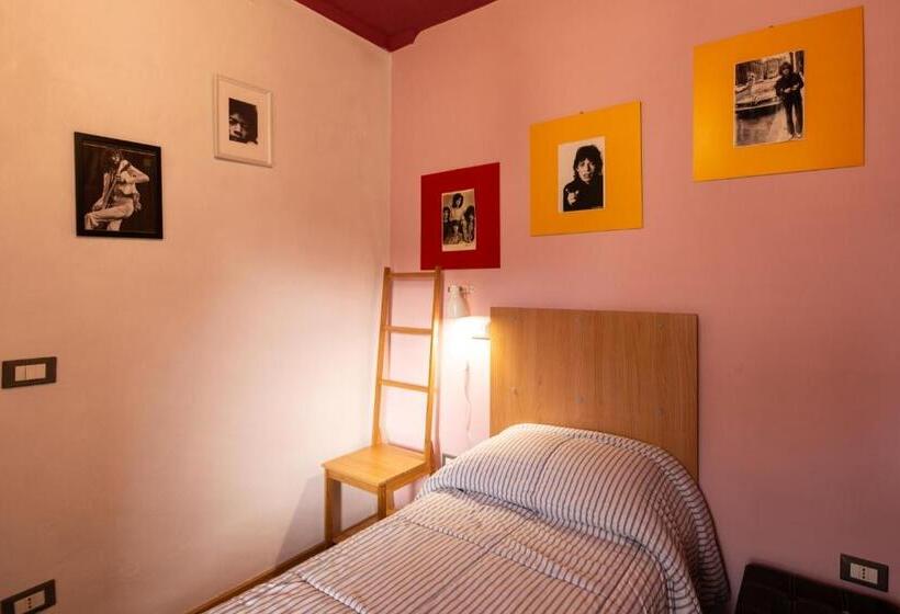 تختخواب و صبحانه Camaga