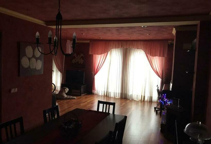 تختخواب و صبحانه Los Girasoles