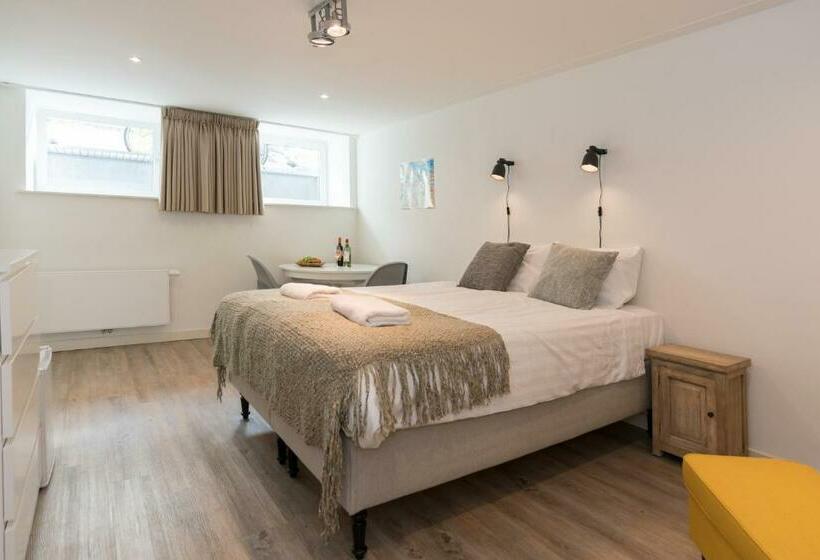 مبيت وإفطار Nassau Canal Suites