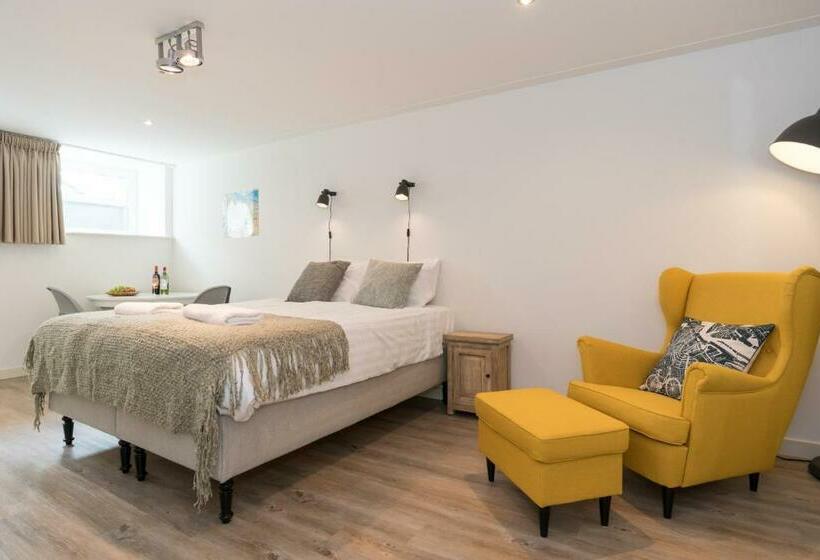 مبيت وإفطار Nassau Canal Suites