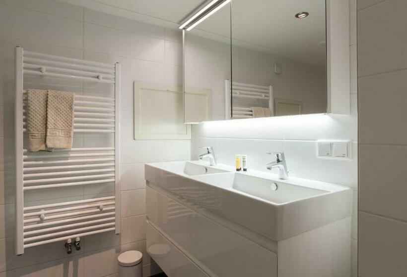 مبيت وإفطار Nassau Canal Suites
