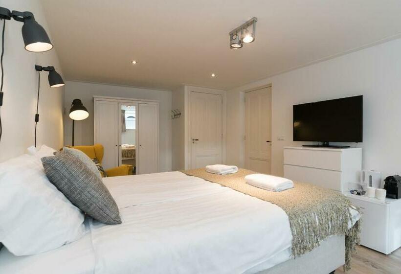 مبيت وإفطار Nassau Canal Suites