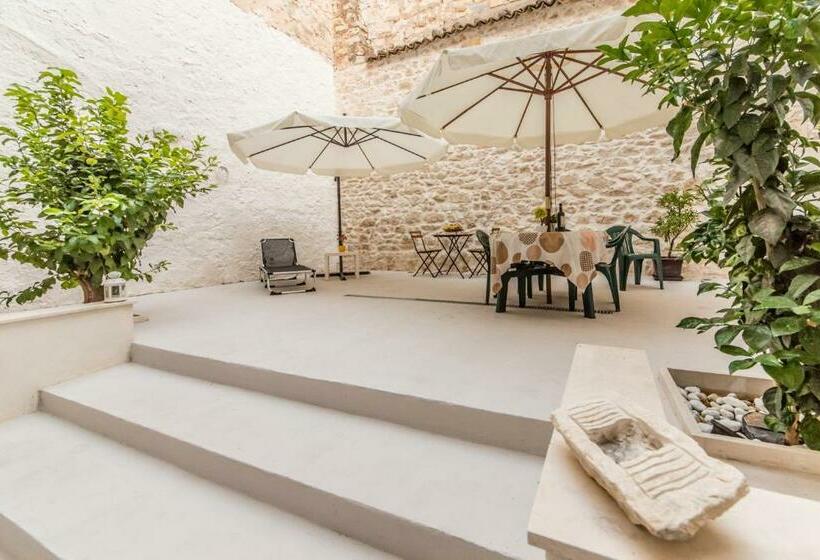 Carlentini House B&b