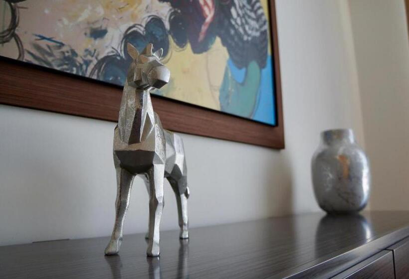 Отель Metropolitan Suites