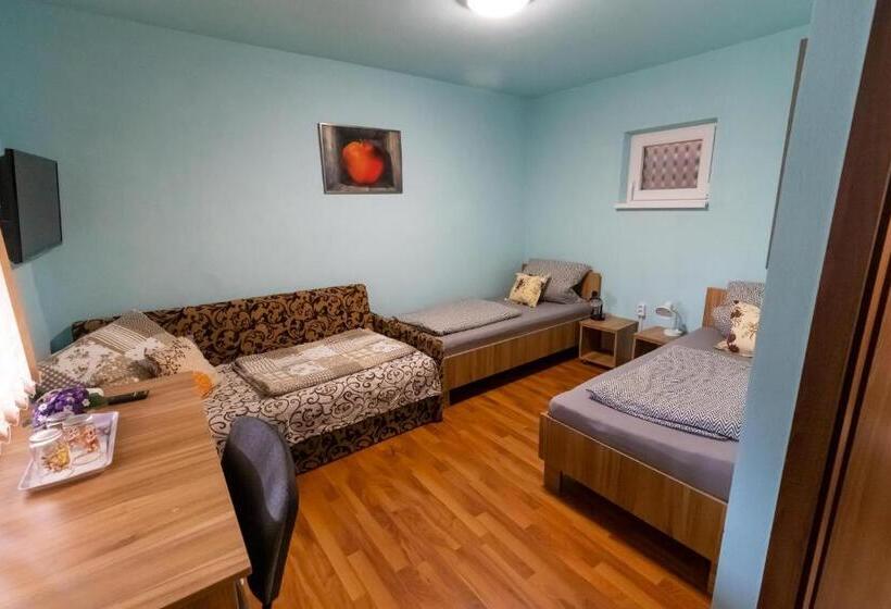 بنسيون Casa Flori De Nuc