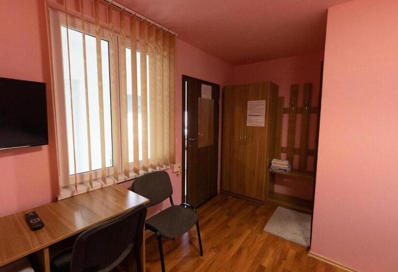 بنسيون Casa Flori De Nuc