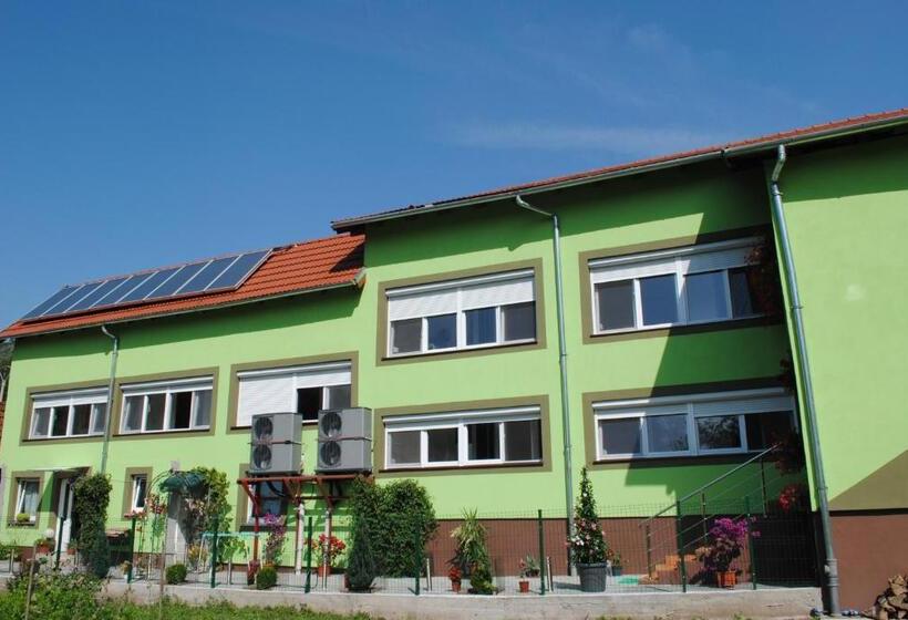 بنسيون Casa Flori De Nuc