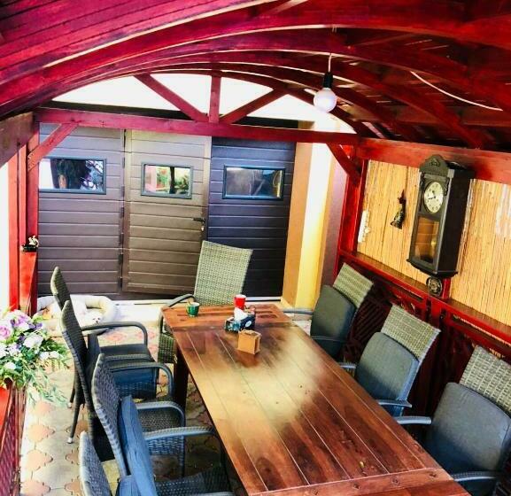 פנסיון Ika House