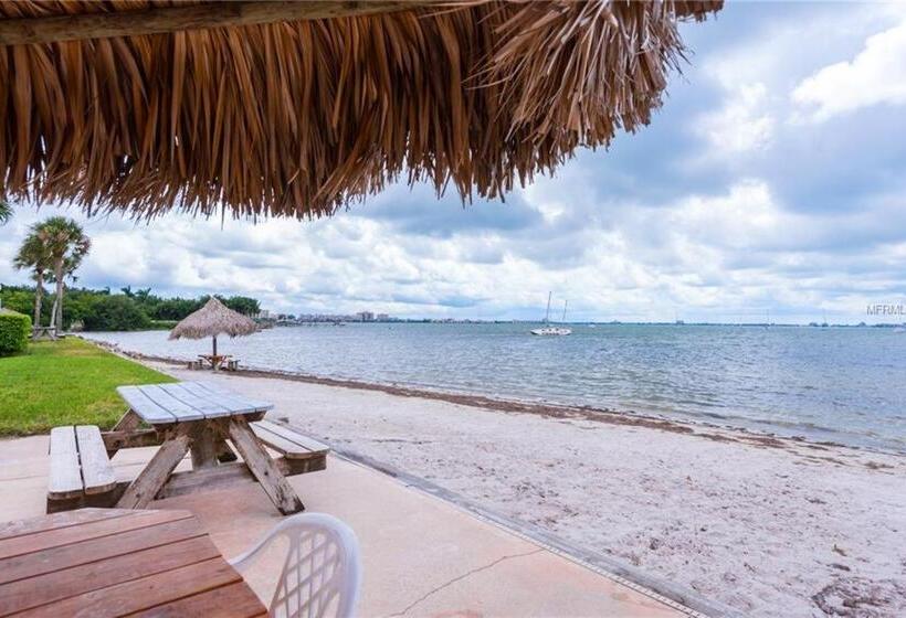 Spacious Coastal Haven 3bd Condo