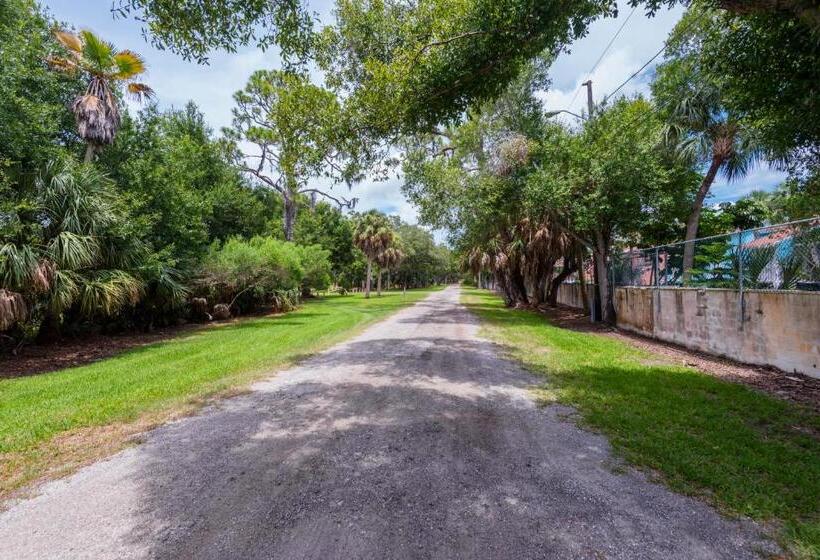 Spacious Coastal Haven 3bd Condo