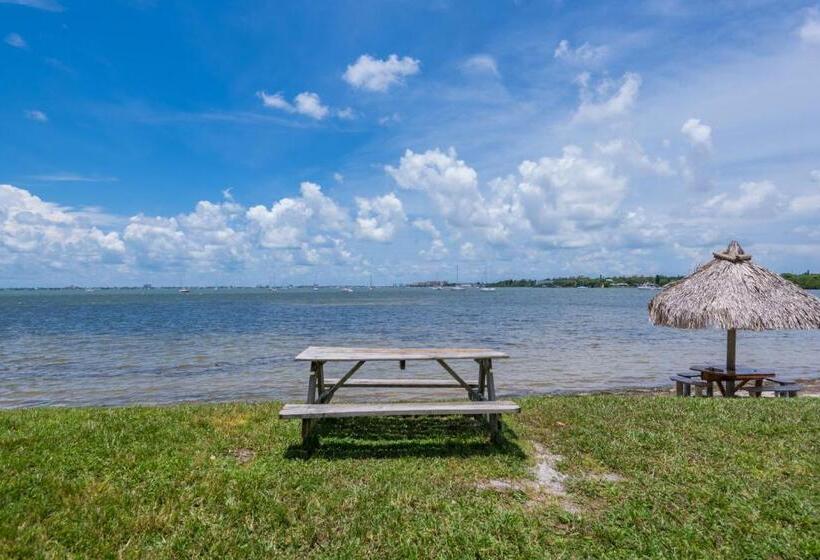 Spacious Coastal Haven 3bd Condo