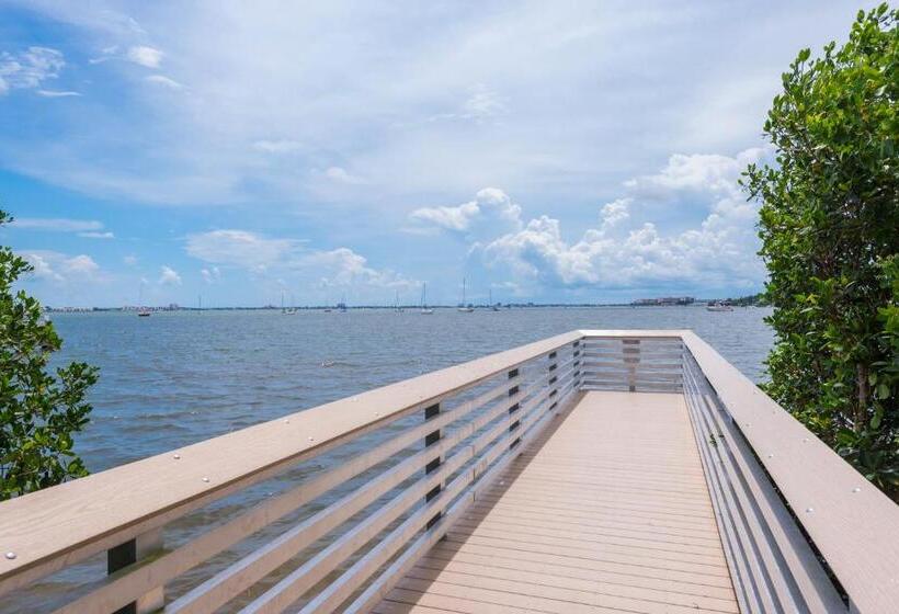 Spacious Coastal Haven 3bd Condo