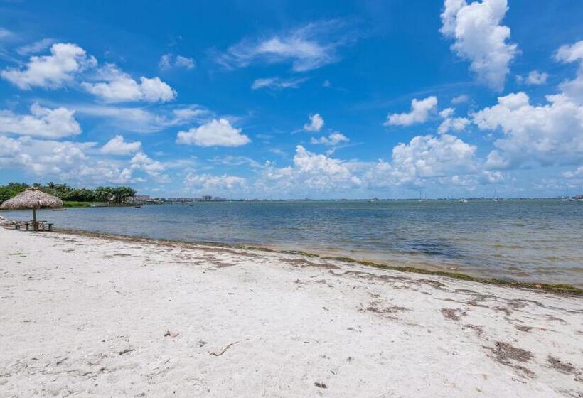 Spacious Coastal Haven 3bd Condo