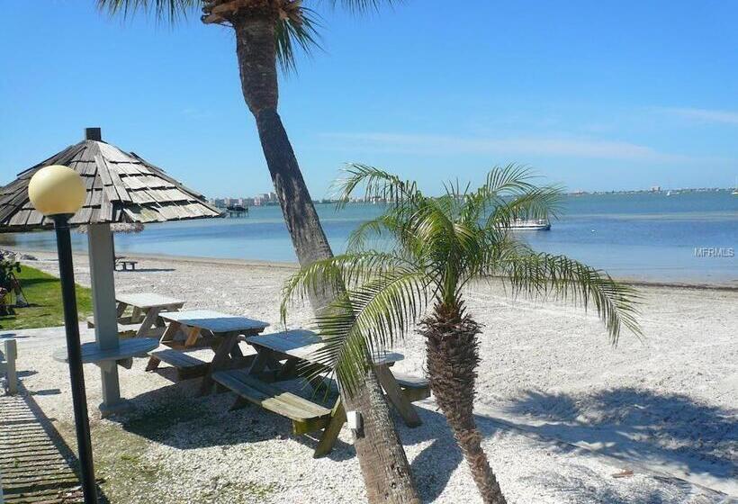 Spacious Coastal Haven 3bd Condo