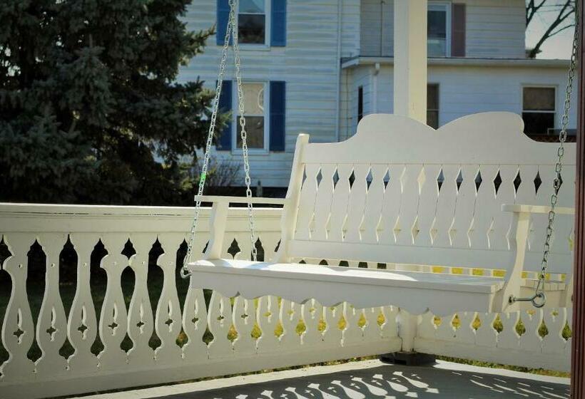 Общежитие Hawksbill House